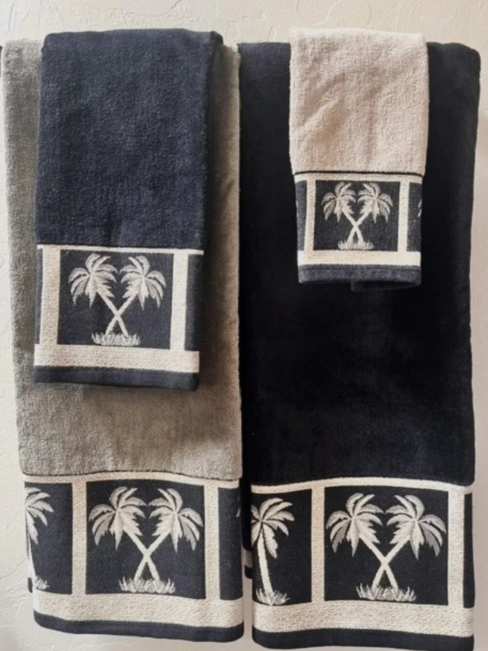 San Isidro Rare Set of 100% embroidered towels - EUC Decor Black/Sage
